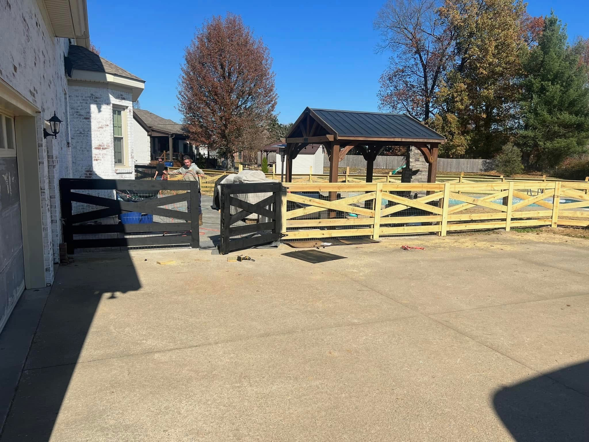 Vinyl privacy fence with a finished gate